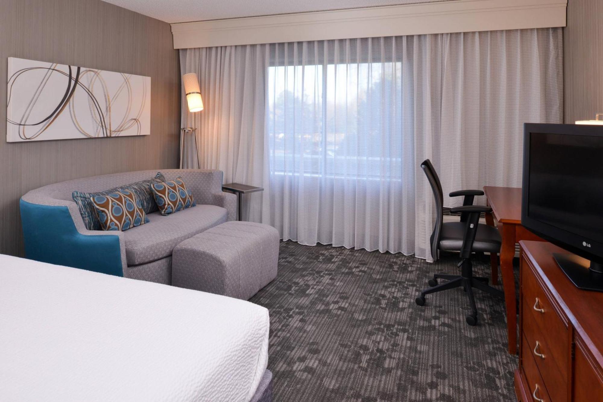 Courtyard By Marriott Charlotte