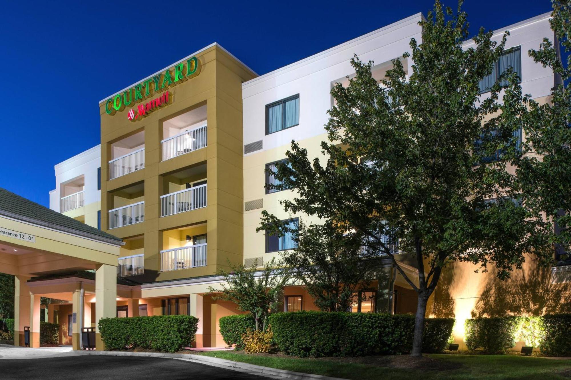 Courtyard By Marriott Charlotte