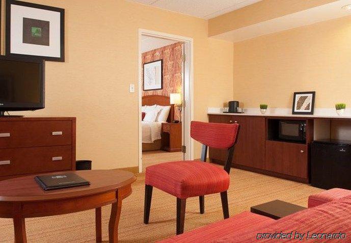 Courtyard By Marriott Charlotte Hotel 3*